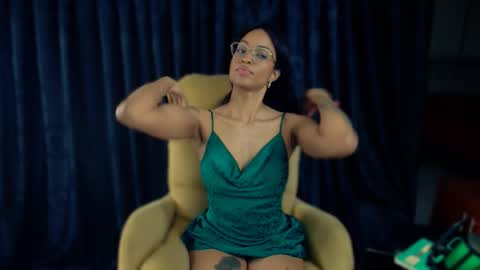 Snapshot of queendom_ing chatting on January 2025 01:23:01 AM Sweet Goddess online show from January 2025 01:23:01 AM