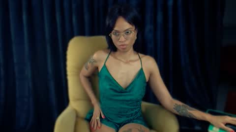 Snapshot of queendom_ing chatting on January 2025 04:57:02 AM Sweet Goddess online show from January 2025 04:57:02 AM
