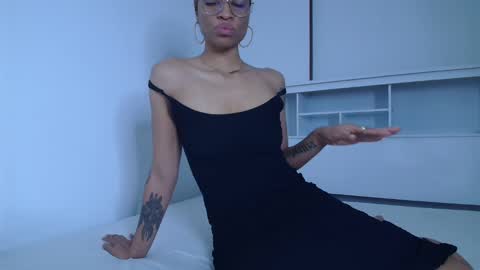 Snapshot of queendom_ing chatting on January 2025 02:53:02 AM Sweet Goddess online show from January 2025 02:53:02 AM