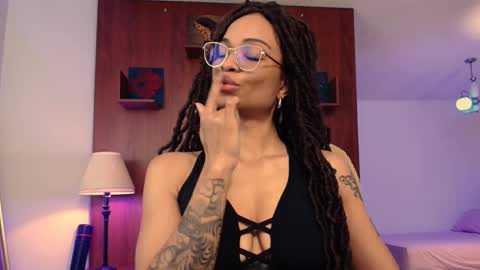 Snapshot of queendom_ing chatting on February 2025 06:37:01 PM Sweet Goddess online show from February 2025 06:37:01 PM