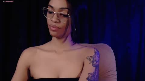 Snapshot of queendom_ing chatting on February 2025 06:43:02 AM Sweet Goddess online show from February 2025 06:43:02 AM