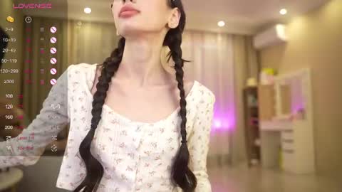 Nelly  INSTA  queenelia  online show from June 2026 09:01:01 AM
