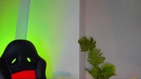 Queen online show from June 2026 03:58:01 PM