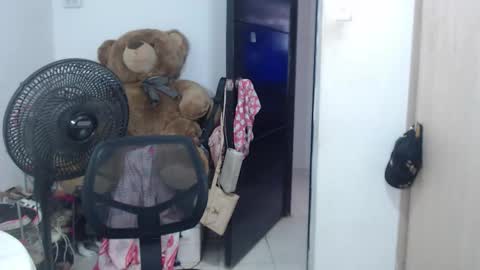 Snapshot of queeniediana chatting on December 2025 02:02:02 PM queeniediana online show from December 2025 02:02:02 PM