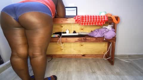 Snapshot of queenkiah chatting on October 2025 07:54:01 PM Nina online show from October 2025 07:54:01 PM