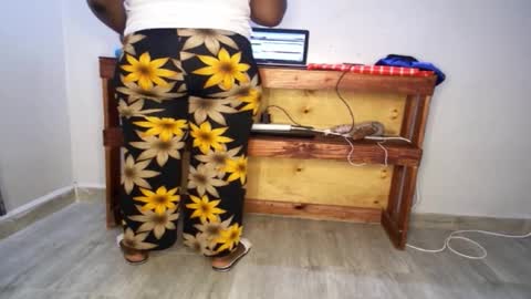 Snapshot of queenkiah chatting on October 2025 07:15:01 PM Nina online show from October 2025 07:15:01 PM