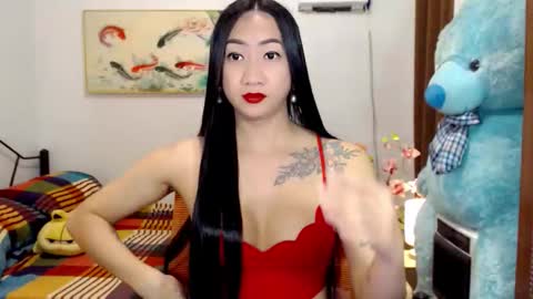 QUEEN online show from December 2025 07:38:01 AM