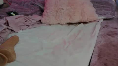 queennih online show from May 2026 09:05:02 AM