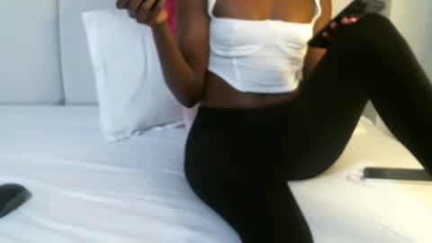 Snapshot of queenninaa chatting on July 2026 05:27:01 PM queenninaa online show from July 2026 05:27:01 PM