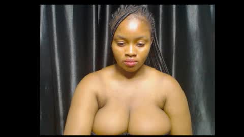 Snapshot of queenofalltest chatting on November 2025 12:57:02 AM Zoey online show from November 2025 12:57:02 AM