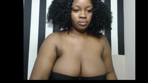 Snapshot of queenofalltest chatting on November 2025 08:46:01 AM Zoey online show from November 2025 08:46:01 AM