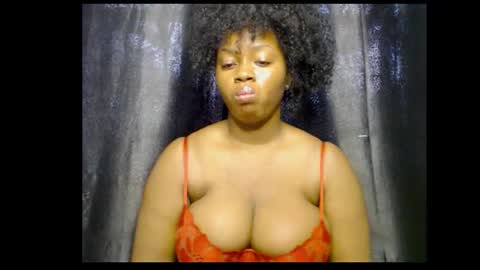 Snapshot of queenofalltest chatting on November 2025 11:54:01 AM Zoey online show from November 2025 11:54:01 AM