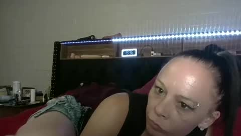 Snapshot of queenofmen33 chatting on June 2026 02:34:02 AM queenofmen33 online show from June 2026 02:34:02 AM