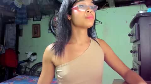 Snapshot of queensoffie chatting on December 2025 04:41:04 AM sofie online show from December 2025 04:41:04 AM