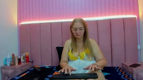 queenstarhyl online show from June 2026 04:10:01 PM