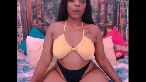 Snapshot of queenteex69 chatting on December 2024 10:05:02 AM TEE online show from December 2024 10:05:02 AM