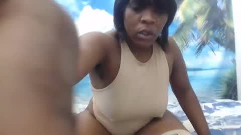 Snapshot of queenteex69 chatting on January 2025 12:28:02 PM TEE online show from January 2025 12:28:02 PM