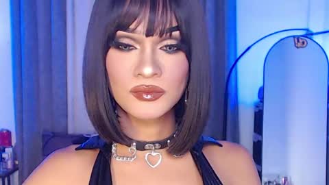 Snapshot of queenvalentinats chatting on December 2024 01:59:02 AM ValentinaMoone online show from December 2024 01:59:02 AM