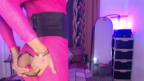 Snapshot of queenvalentinats chatting on March 2025 09:59:01 PM ValentinaMoone online show from March 2025 09:59:01 PM