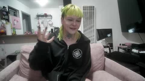 Snapshot of queer_burrito chatting on April 2026 12:20:01 PM Sky Burrito online show from April 2026 12:20:01 PM