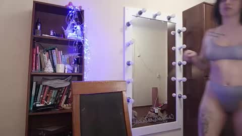 quiet_smile online show from March 2026 06:13:02 PM