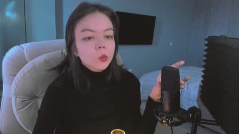 Snapshot of quietluxury chatting on March 2026 11:38:01 AM quietluxury online show from March 2026 11:38:01 AM