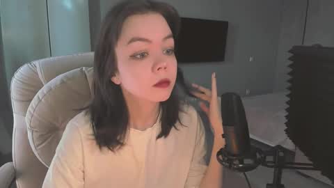 Snapshot of quietluxury chatting on March 2026 12:11:01 PM quietluxury online show from March 2026 12:11:01 PM