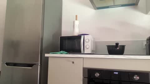 Quinnyelena online show from June 2026 09:45:02 AM