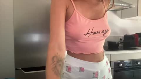 Quinnyelena online show from June 2026 09:58:01 AM