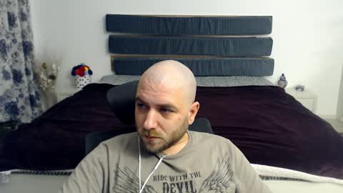 Snapshot of r0bila chatting on January 2025 11:43:02 PM R0bila online show from January 2025 11:43:02 PM