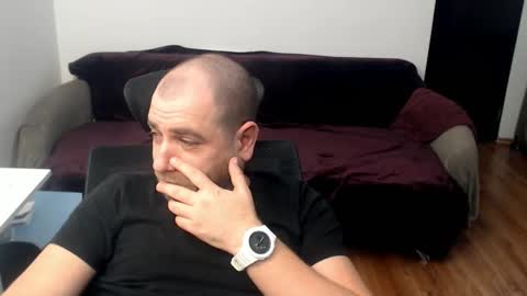 R0bila online show from December 2025 10:28:02 PM