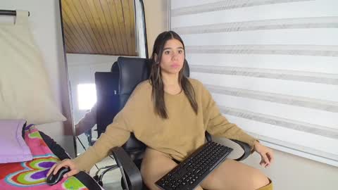 Snapshot of rachell_criss chatting on February 2025 06:35:01 AM Rachell online show from February 2025 06:35:01 AM