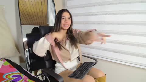 Snapshot of rachell_criss chatting on February 2025 09:36:01 AM Rachell online show from February 2025 09:36:01 AM