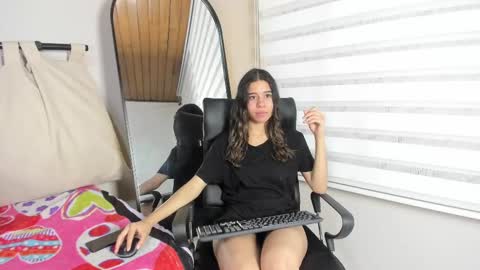 Snapshot of rachell_criss chatting on February 2025 09:47:02 AM Rachell online show from February 2025 09:47:02 AM