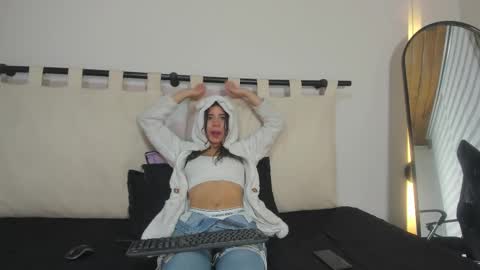 Snapshot of rachell_criss chatting on February 2025 06:51:01 AM Rachell online show from February 2025 06:51:01 AM