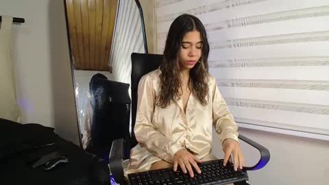 Snapshot of rachell_criss chatting on February 2025 03:43:02 AM Rachell online show from February 2025 03:43:02 AM