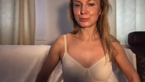 Snapshot of rachelldelicious chatting on December 2024 10:25:01 AM Rachel online show from December 2024 10:25:01 AM