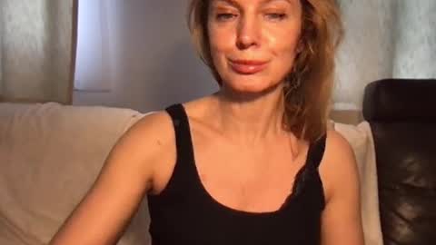 Snapshot of rachelldelicious chatting on January 2025 01:20:02 PM Rachel online show from January 2025 01:20:02 PM