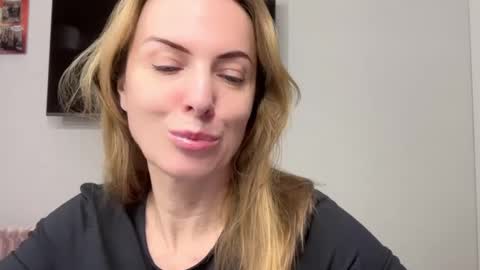 Snapshot of rachelldelicious chatting on February 2025 09:17:01 PM Rachel online show from February 2025 09:17:01 PM