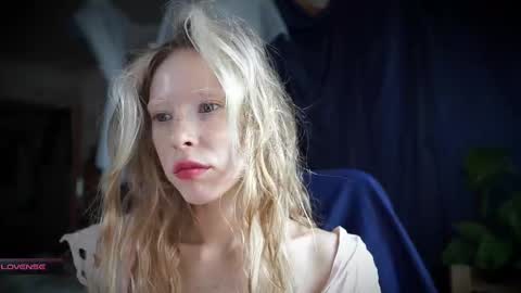 Snapshot of radiant_ada chatting on September 2025 09:21:01 AM ada online show from September 2025 09:21:01 AM