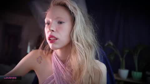 Snapshot of radiant_ada chatting on November 2025 09:42:02 AM ada online show from November 2025 09:42:02 AM