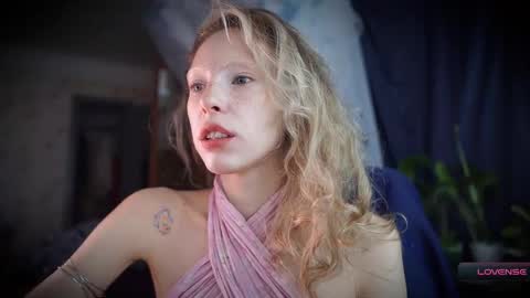 Snapshot of radiant_ada chatting on November 2025 09:20:02 AM ada online show from November 2025 09:20:02 AM