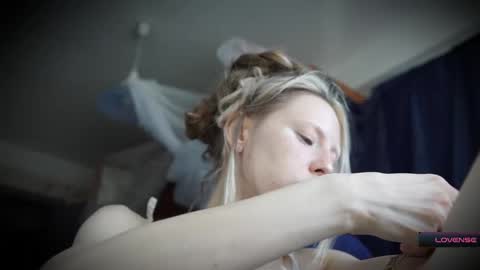 Snapshot of radiant_ada chatting on March 2026 09:15:02 AM ada online show from March 2026 09:15:02 AM