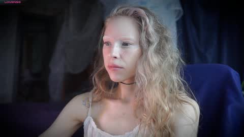 Snapshot of radiant_ada chatting on April 2026 11:21:02 AM ada online show from April 2026 11:21:02 AM