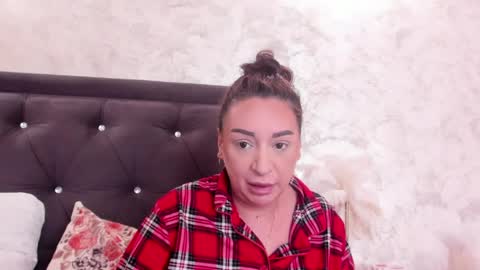 Snapshot of raelledarkstar chatting on May 2026 07:47:01 AM raelledarkstar online show from May 2026 07:47:01 AM