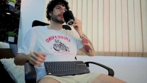 Snapshot of rafael_mendez chatting on December 2025 09:30:01 PM R A F A E L online show from December 2025 09:30:01 PM