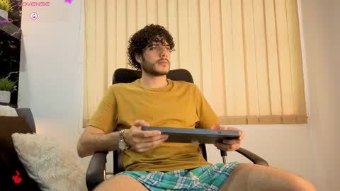 Snapshot of rafael_mendez chatting on December 2025 10:05:02 PM R A F A E L online show from December 2025 10:05:02 PM