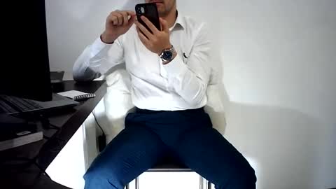 elenacam online show from May 2026 09:15:01 AM