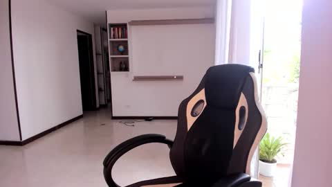 Jennyindependent model . online show from March 2026 08:01:01 PM