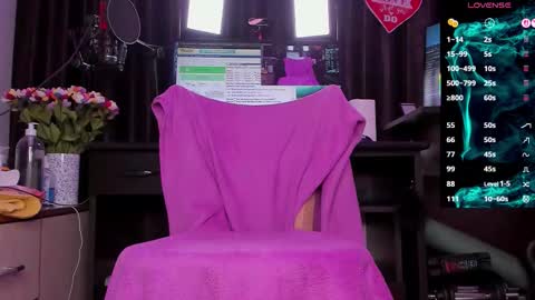 Laura online show from September 2025 02:38:02 AM